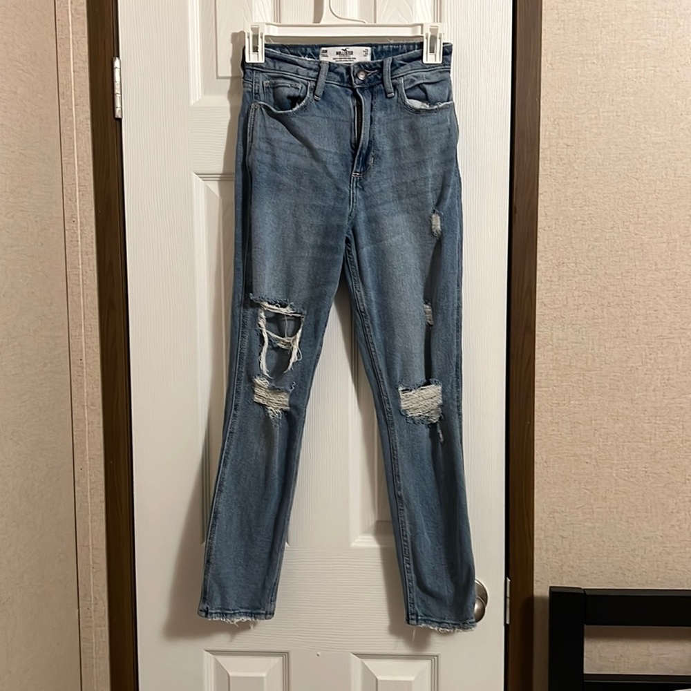 Slightly worn Hollister curvy high-rise mom jeans